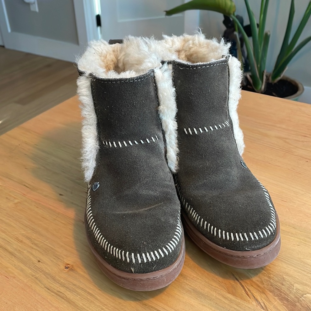 Minnetonka Jade Shearling Booties womens 8